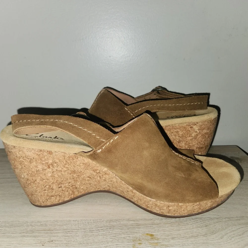 Clarks‎ Elements Suede Wedge Sandals Adjustable Buckle Cork Heel Comfort